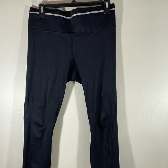 Women’s Athleta Black Capri High Rise Leggings M - Picture 2 of 7
